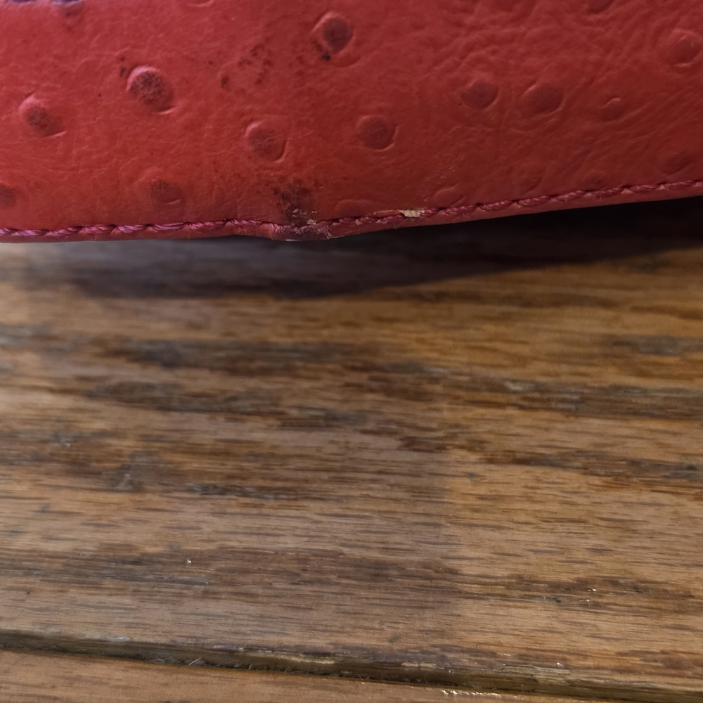 Kate Spade New York - Coral Padded Laptop  with Cream Interior and Gold Hardware - Picture 7 of 8
